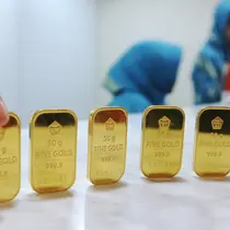 Sedangkan harga buyback emas atau pembelian kembali, naik Rp 1.000 menjadi Rp 525 ribu per gram, Jakarta, Senin (10/10). Itu artinya jika anda menjual emas, maka Antam akan membayar Rp 525 ribu per gram. (Liputan6.com/Angga Yuniar)
