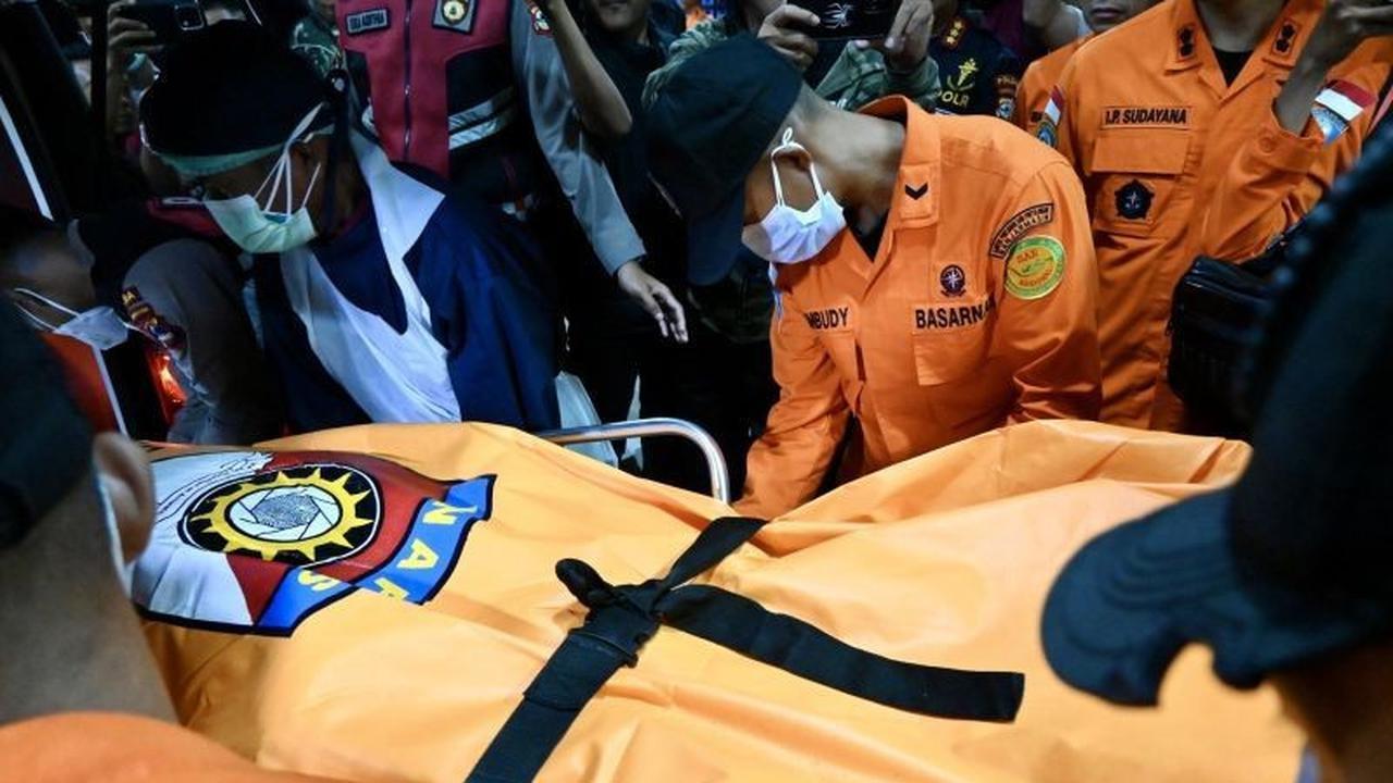 Basarnas Serahkan 8 Jasad Korban Kecelakaan Helikopter BK117 D3, Ini Fakta Penemuan Bangkainya