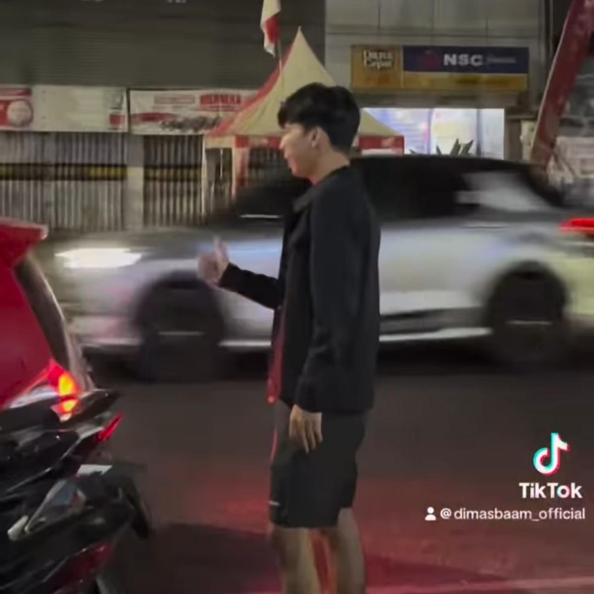 Potret Terbaru Dimas Ahmad jadi Tukang Parkir