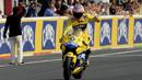 Makoto Tamada mangawali karir di Superbike dan podium pertamanya pada tahun 2001. Prestasinya itu membuat pabrikan Honda merekrutnya untuk berlaga di Moto GP. Tak salah ia langsung meraih podium di musim debut pertamanya ketika GP Brasil. (Foto: AFP/Kazuhiro Nogi)