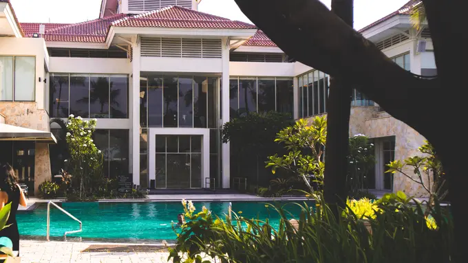 Kembali Dibuka, Sheraton Jakarta Soekarno Hatta Airport Hadirkan Sensasi Staycation Unik dengan Latar Landasan Pacu Pesawat