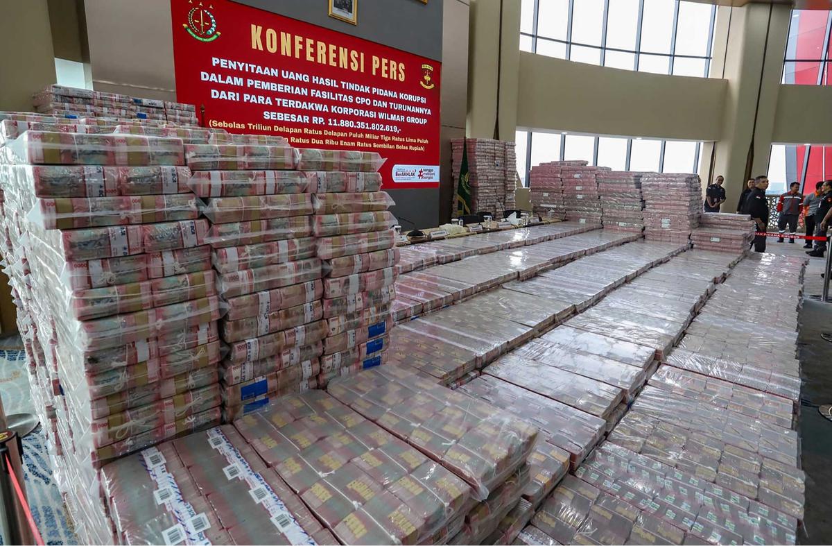 FOTO: Penampakan Uang 2 Trilyun Rupiah, Sitaan dari Wilmar Group di Kejagung Jakarta