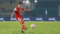 Gelandang asing Persis Solo, Lautaro Belleggia, saat mengukir debutnya pada pertandingan pekan ke-18 BRI Liga 1 2024/2025 melawan PSM Makassar di Stadion Manahan, Solo, Senin (13/1/2025) malam WIB. (Bola.com/Radifa Arsa)
