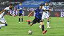 Pemain Atalanta, Mario Pasalic, mencetak gol ke gawang Brescia pada laga Serie A di Stadion Gewiss, Selasa (14/7/2020). Atalanta menang 6-2 atas Brescia. (Gianluca Checchi/LaPresse via AP)