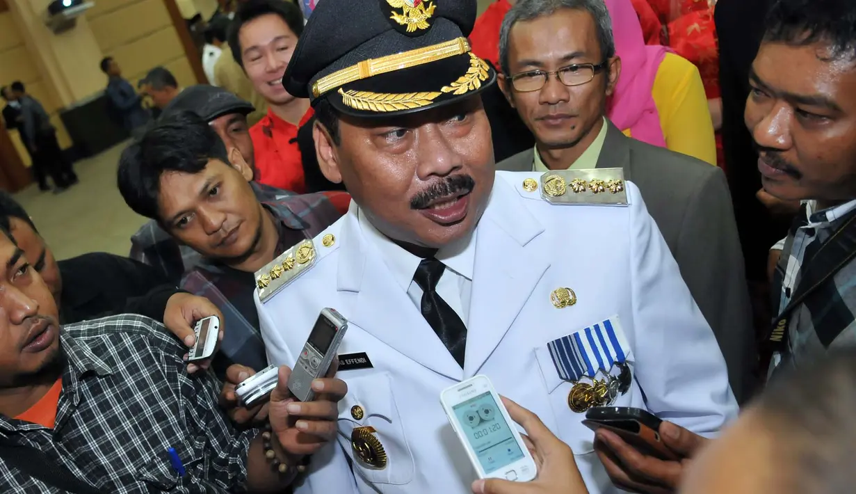 Usai dilantik, Anas Effendi langsung memberikan beberapa keterangan kepada awak media di Kantor Wali Kota Jakarta Barat. (Liputan6.com/Johan Tallo)