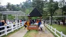 Suasana di Cimory Dairyland, Puncak, Bogor, Jawa Barat, Minggu (31/10/2021). Pelonggaran PPKM dimanfaatkan masyarakat untuk berlibur ke tempat wisata dengan tetap memberlakuan protokol kesehatan COVID-19. (Liputan6.com/Faizal Fanani)