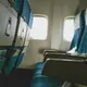 Ilustrasi reclining seat atau kursi pesawat dengan sandaran bisa direbahkan. (dok. yeonhee/Unsplash)