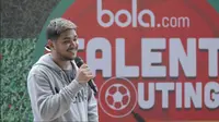 Penyanyi tersohor Tanah Air, Ahmad Abdul, berharap pencarian bakat Bola.com From North Sumatra to Belgium bisa mencetak pemain yang membantu Indonesia untuk tampil di Piala Dunia. (Bola.com/Vascal Hadi)