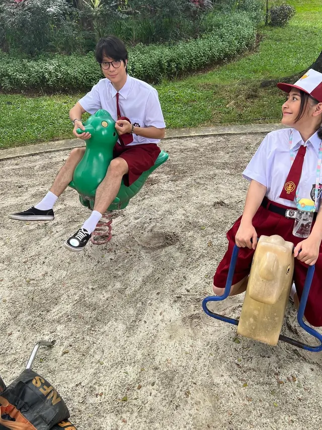 Prilly Latuconsina pakai seragam SD syuting Cinta Dua Masa (Foto: Instagram prillylatuconsina96)