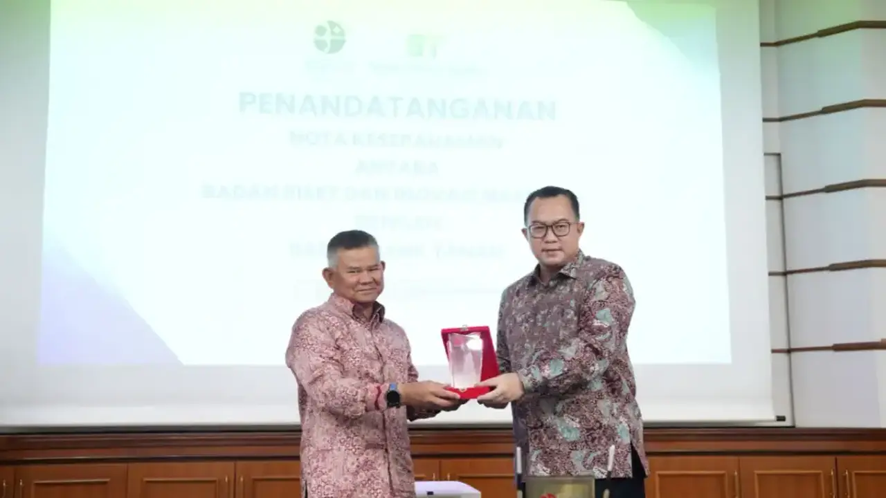 Kepala BRIN Arif Satria Bersama Pelaksana Tugas (Plt.) Kepala Badan Bank Tanah Hakiki Sudrajat