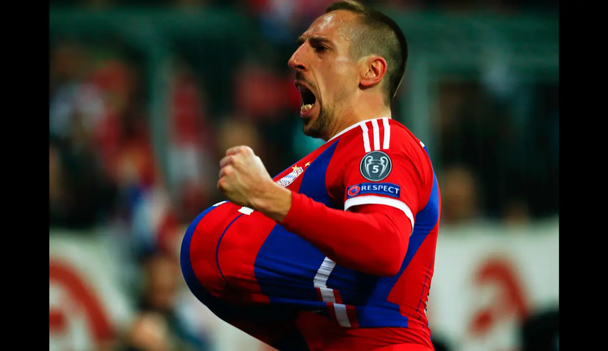 Gelandang Bayern Muenchen, Franck Ribery merayakan selebrasi usai mencetak gol ke gawang shakhtar Donetsk pada leg kedua 16 besar Liga Champions di Allianz Arena, German (11/3/15). Bayern Munich Menang 7-0 atas Shakhtar Donetsk. (Reuters/Michael Dalder)