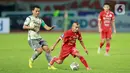 Riko Simanjuntak mengawali gol kemenangan Persija pada masa injury time babak pertama.  (Bola.com/M Iqbal Ichsan)