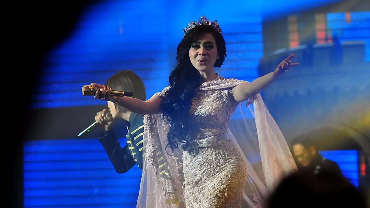 Syahrini Raih Penyanyi Paling Ngetop SCTV Awards 2014