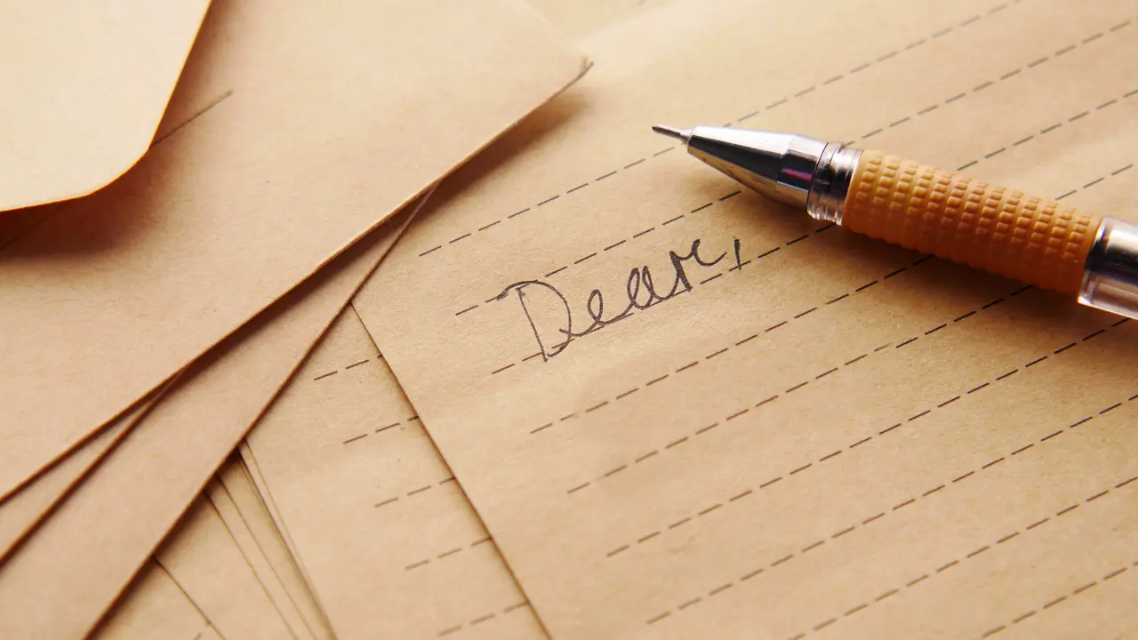 Surat dalam Botol Ditemukan 56 Tahun Kemudian, Isinya Bikin Tertawa Geli
