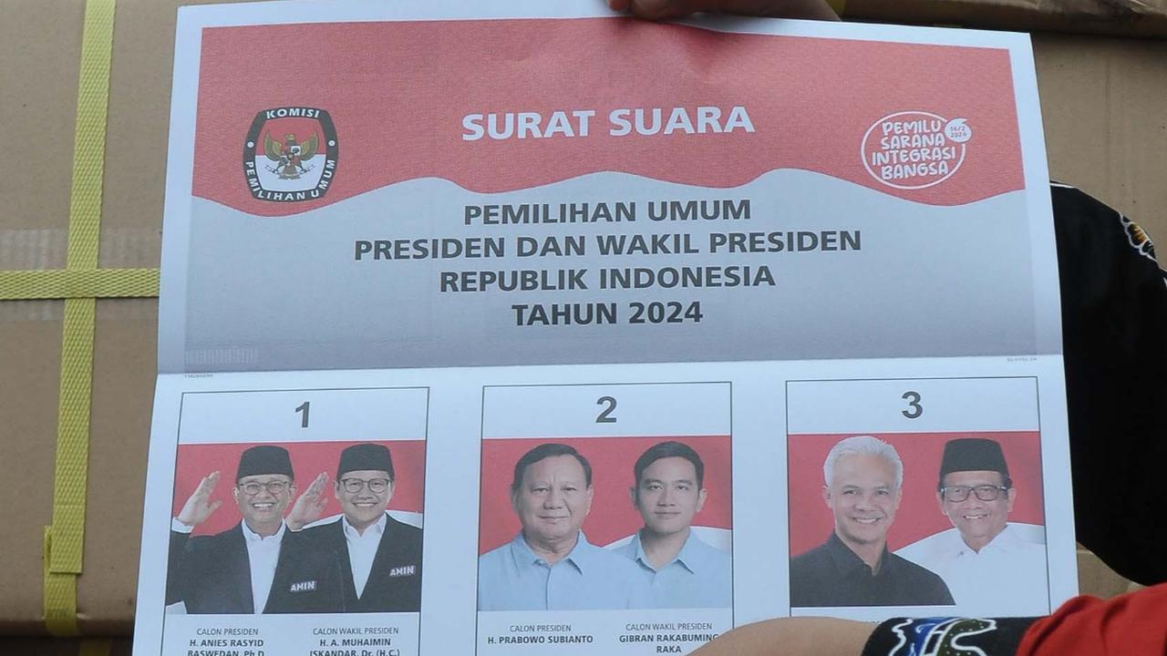 Surat Suara Pemilu 2024 Tiba, Wakapolres Rokan Hulu Turun Langsung ke Gudang KPU