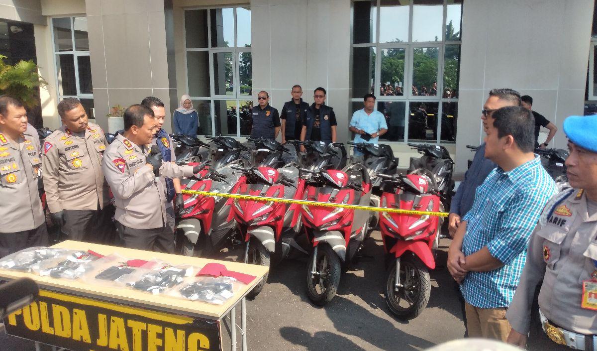 Direskrimum Polda Jateng Kombes Pol Johanson Ronald Simamora mengatakan, awalnya mereka mendapat informasi soal transaksi sepeda motor ke Surabaya melalui jasa ekspedisi kereta api di Semarang. <br>