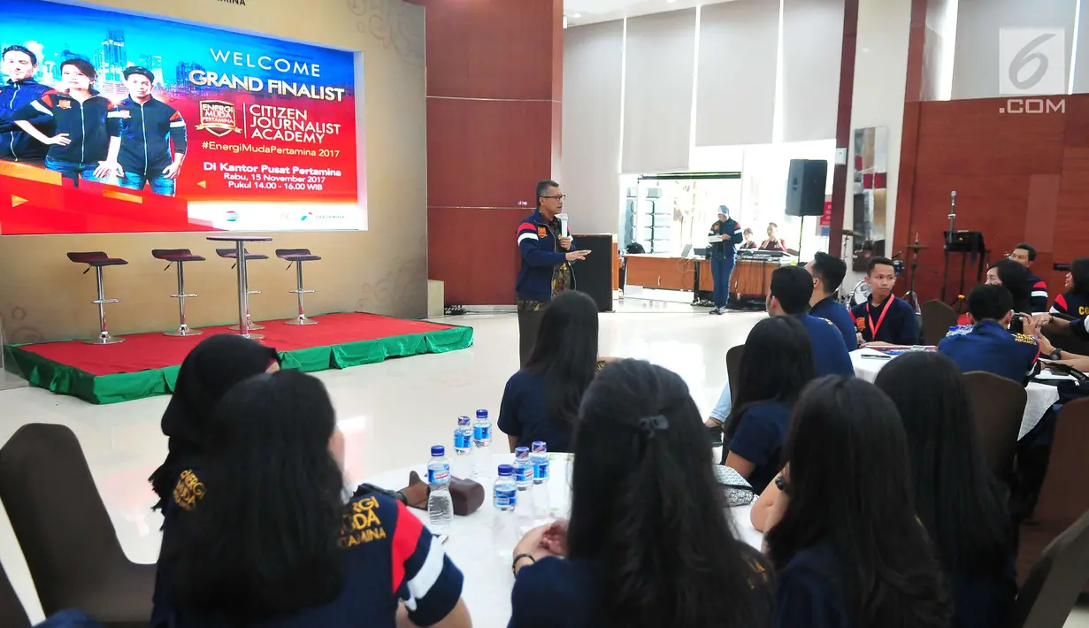 Sekretaris Pertamina, Syahrial Mochtar memberi sambutan saat menerima kunjungan finalis Citizen Journalist Academy (CJA) Energi Muda Pertamina di Kantor Pusat Pertamina, Jakarta, Rabu (15/11). (Liputan6.com/Helmi Afandi)