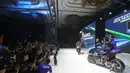 Mengambil lokasi di Jakarta, pabrikan berlogo garpu tala ini sekaligus memulai era baru dengan mesin YZR-M1 berkonfigurasi V4. Tampak dalam foto, suasana perkenalan motor baru Yamaha yang akan digunakan untuk mengarungi MotoGP 2026 di Jakarta, Rabu (21/1/2026). (Bola.com/M Iqbal Ichsan)