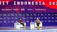 CEO Binance, Changpeng Zhao (CZ), berbicara dengan komunitas kripto di gelaran B20 Summit, Bali. Dipandu oleh Wakil Ketua Asosiasi Fintech Indonesia, Aldi Haryopratomo. Dok: Binance