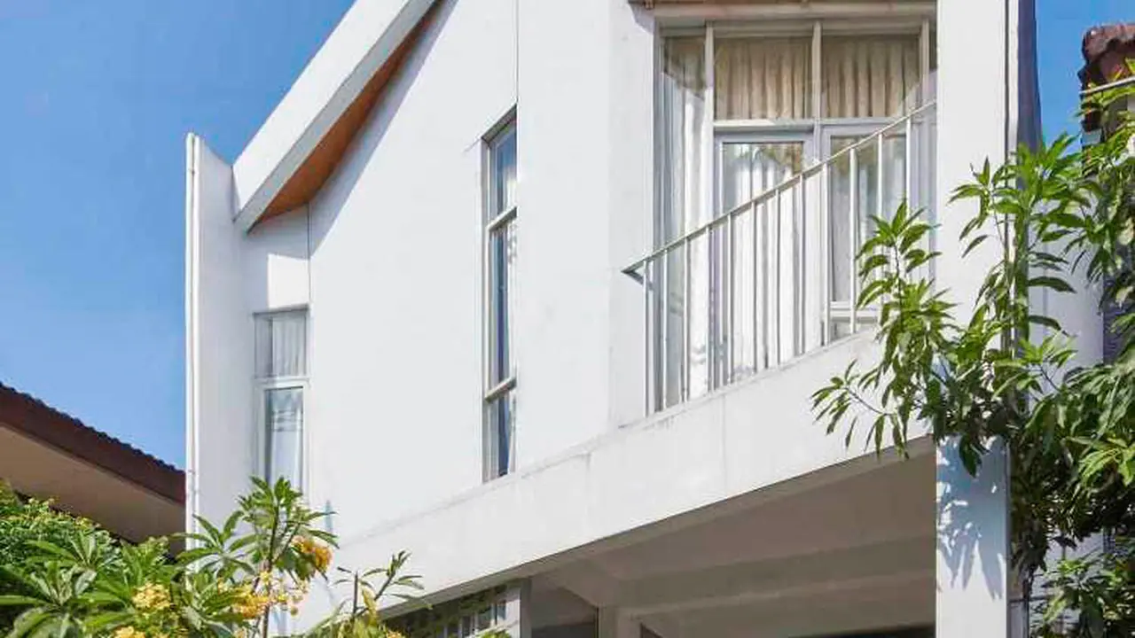 Inspirasi Desain Rumah Minimalis Eklektik, Banyak Bukaan yang Bikin Lapang