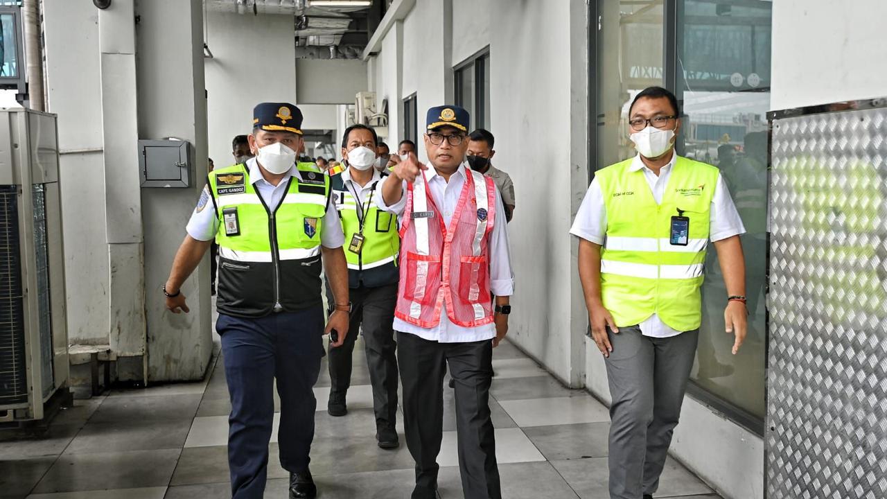 Menteri Perhubungan Budi Karya Sumadi  saat meninjau Bandara Soekarno Hatta, Jumat (23/12/2022). (Dok Kemenhub)