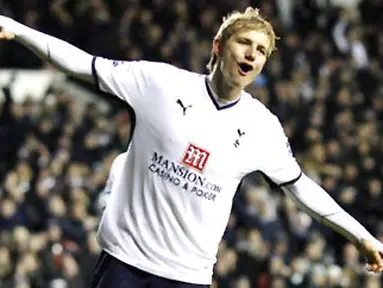 Tottenham&#039;s Russian Striker Roman Pavlyuchenko celebrates scoring a penalty during their FA Cup 3rd Round match against Wigan at White Hart Lane, London, on January 2, 2009. AFP PHOTO/Glyn Kirk