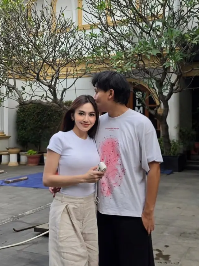 Mahalini saat Momen Potong Kurban di Iduladha 2026. [@mahaliniraharja]