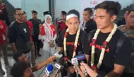 Witan Sulaeman dan Ernando Ari bersama Timnas Indonesia U-23 tiba di Bandara Soetta, Sabtu (11/5/2024). (Liputan6.com/Pramita Tristiawati)