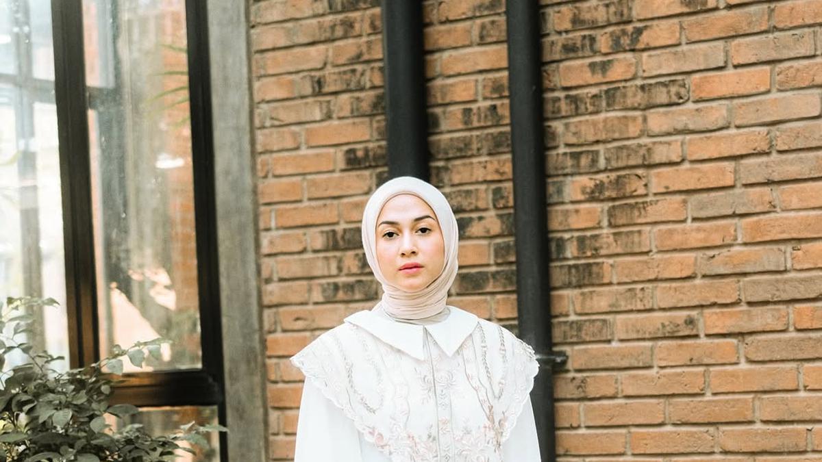 6 Model Gamis ala Nina Zatulini, Simpel dan Anggun untuk Muslimah Modis