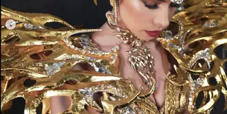 Clara Shafira Krebs menuju kompetisi Miss Universe 2024 dengan tampilan yang megah. [Foto: Instagram/ Hengkikawilarang]