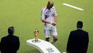 Zinedine Zidane: Kisah Sukses, Kontroversi, dan Deretan Prestasinya