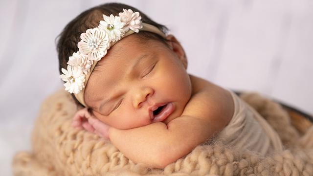 Ilustrasi bayi perempuan