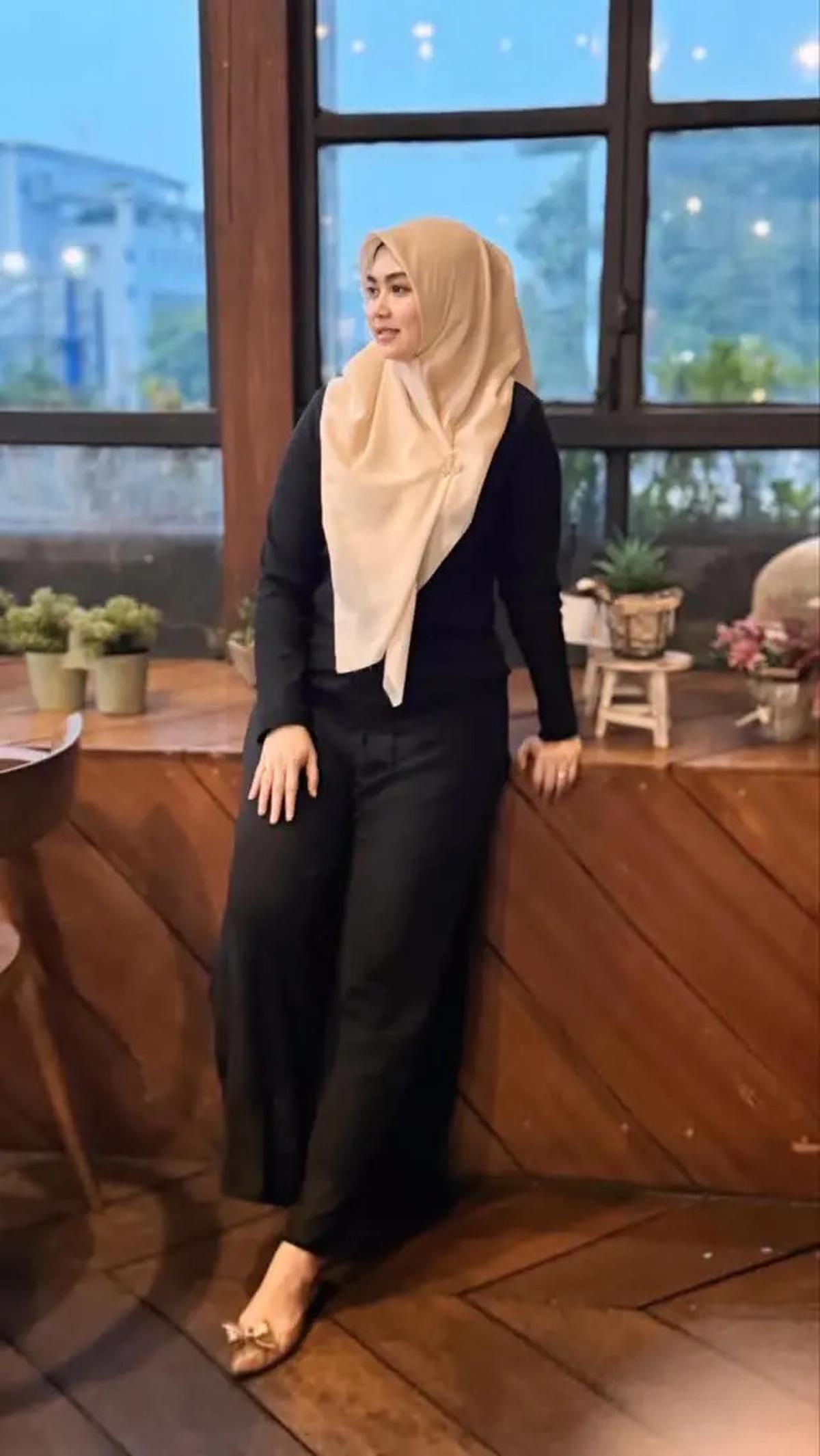 Inspirasi Fashion Lala Nurlela Calon Istri Nassar yang Juga Kakak Ipar Syahrini, Sederhana Tapi Elegan