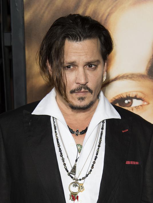 Siapa sangka di balik kerennya Johnny Depp ternyata ia gemar bermain dengan boneka Barbie? (AFP/Bintang.com)