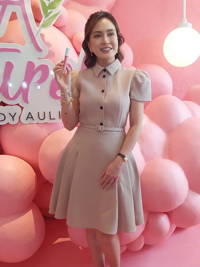 Shandy Aulia saat perayaan hari jadi ke-7 SA Naturel di Peacock Lounge, Hotel Fairmont, Senayan, Jakarta.