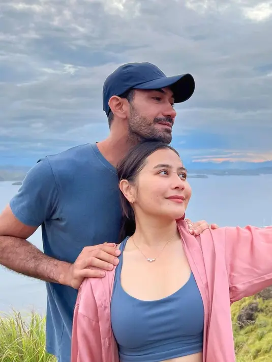 Tak sedikit dari netizen menyebut Prilly Latuconsina cocok dengan Reza Rahadian hingga didoakan berjodoh. [Instagram/prillylatuconsina96]