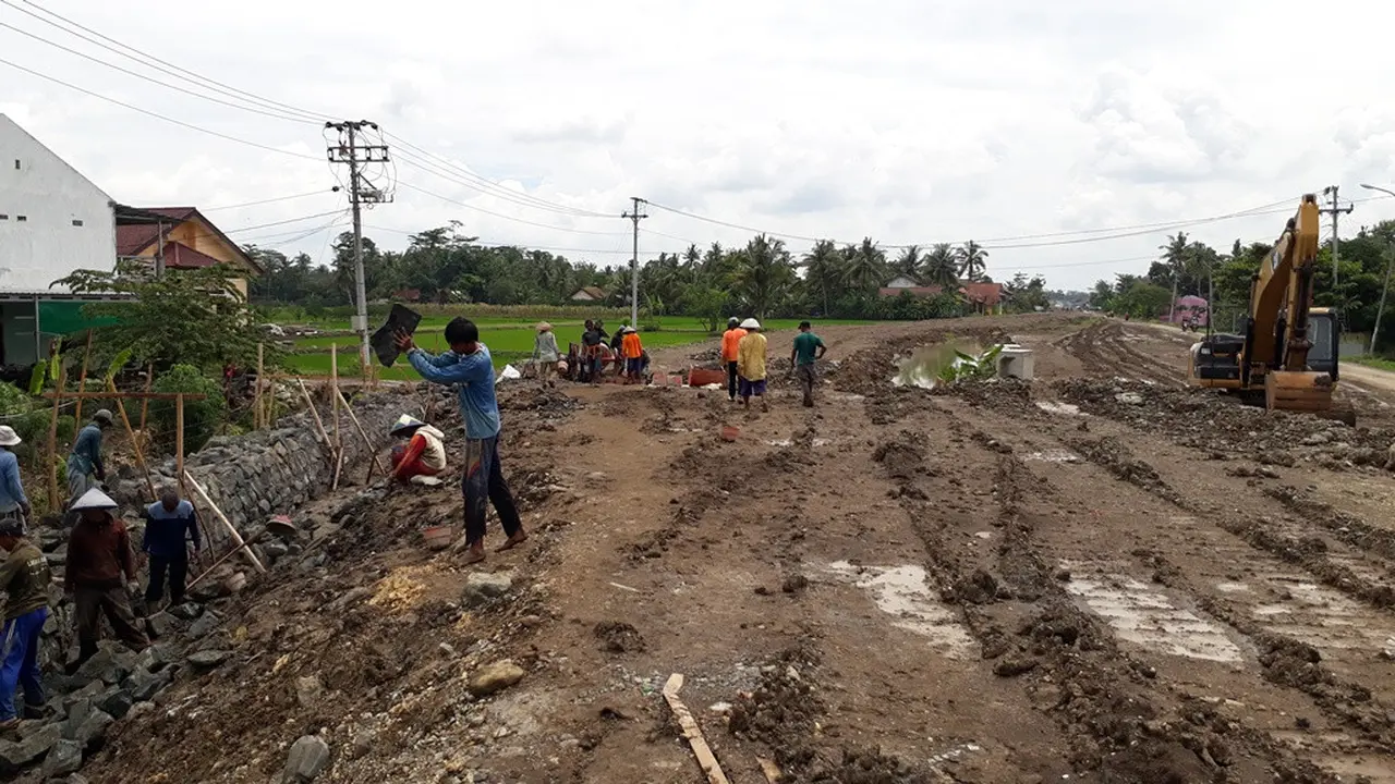 Ilustrasi - Pekerjaan sipil di Jalur Lintas Selatan-Selatan (JLSS) di Cilacap, Jawa Tengah. (Foto: Liputan6.com/Muhamad Ridlo)