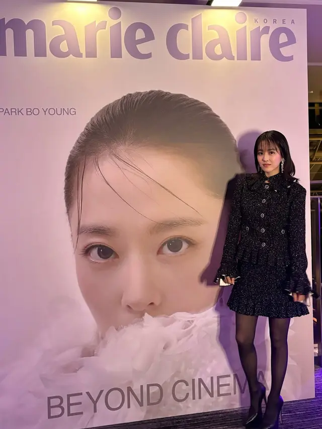 Tampilan Park Bo Young pakai serba Chanel saat terima penghargaan pakai baju Chanel. [@boyoung0212_official]