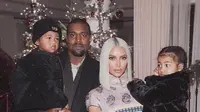 Lewat akun Twitter pribadinya, Kim Kardashian menegaskan bahwa dirinya bahkan tak meninggalkan Saint satu detik pun saat berada di RS. (instagram/kimkardashian)