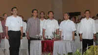 Capres nomor urut dua tersebut duduk di meja paling depan berdampingan dengan Ketua Umum Partai Hanura Wiranto dan Luhut Pandjaitan, Jakarta, Selasa (3/6/14). (Liputan6.com/Herman Zakharia)