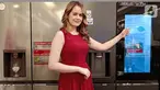 Model menunjukkan koleksi terbaru kulkas InstaView dan Side by Side di Jakarta, (8/03/2022). PT LG Electronics Indonesia (LG) menghadirkan kulkas berkapasitas diatas 600 Liter ini di tahun 2022 yang berfokus pada desain. (Liputan6.com)