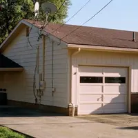 Ilustrasi Rumah dengan Garasi (Credit:Keagan Henman/Unsplash)