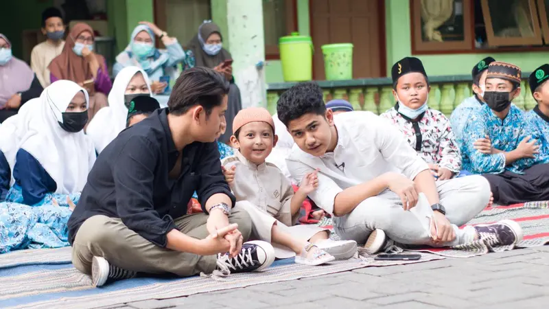 Syakir Daulay, Zikri Daulay, dan artis cilik Husein Latuconsina.