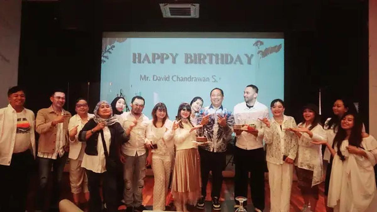 Ita Purnamasari Meriahkan Ultah Sahabatnya David Chandrawan