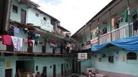 Penjara San Pedro di Bolivia hadirkan suasana penjara yang berbeda. Penjara ini lebih menghadirkan suasana 'kota penjara'. (Foto: odditycentral.com)