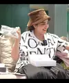 Momen Ashanty buka kado ulang tahun (sumber: YouTube/The Hermansyah A6)