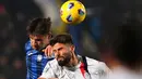 AC Milan takluk 2-3 dari Atalanta usai bermain dengan 10 orang di pengujung laga. Pelatih Stefano Pioli menyayangkan banyaknya kesalahan timnya dalam bertahan yang berujung gol lawan. (Spada/LaPresse via AP)