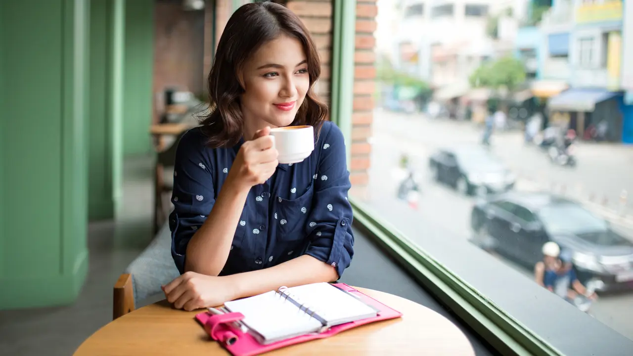 wanita februari cerdas