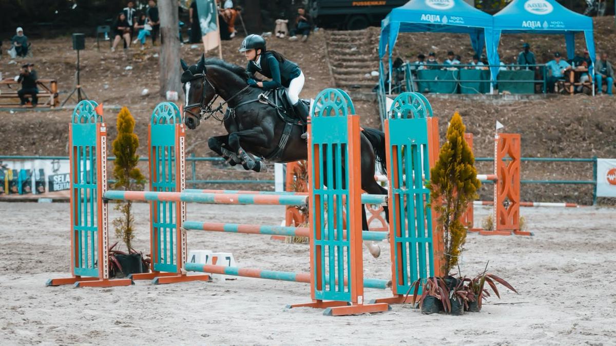 Tembus Jump-Off, Atlet Berkuda 12 Tahun Raih Runner-up Piala Panglima TNI 2026