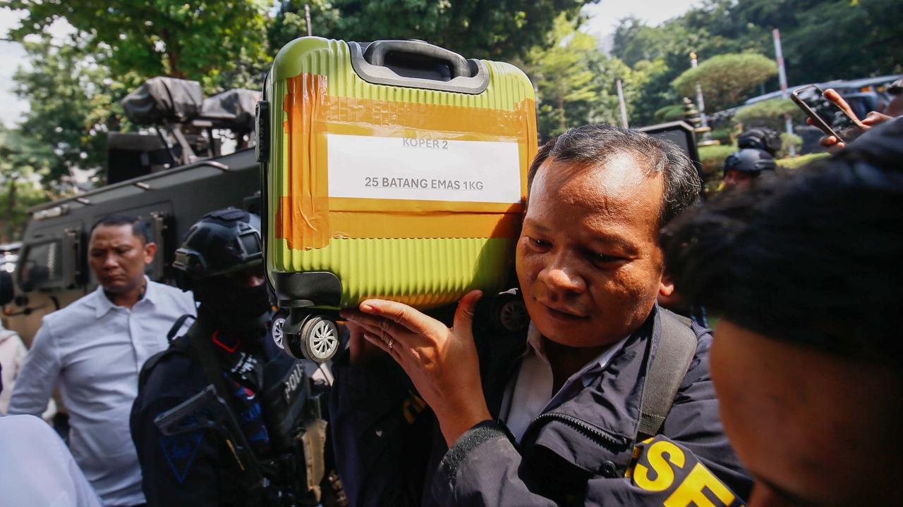 Barang Bukti Penggeledahan Rumah Mewah Sentul Dibawa ke Polda Metro Jaya